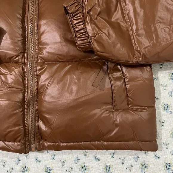 The North Face 1984 Short "Kendall Jenner Style" Glossy Down Jacket - Picture 9 of 11